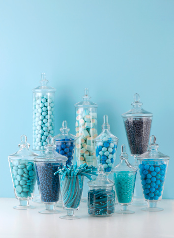 So you want to DIY your candy buffet at the wedding?